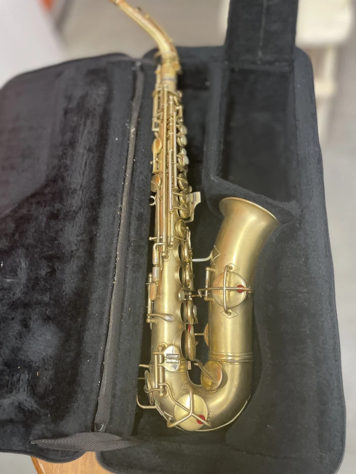 C.G. Conn Saxophone Alto 1914 Elkhart Indiana  - Image 1 of 4