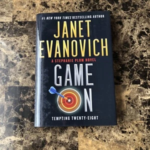 JANET EVANOVICH Game On: Tempting Twenty-Eight (28) Stephanie Plum 2021 HCDJ - Picture 1 of 8