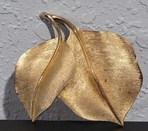 Vintage Double Leaf Gold Toned Signed Crown Trifari Brooch - Picture 1 of 7
