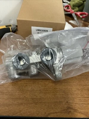 Brake Master Cylinder Carquest M630809 NOS 2009-18 Mini Cooper, 2013 Roadster - Image 1 of 3