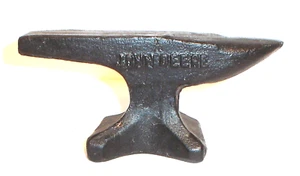 Vintage John Deere Miniature Cast Iron Blacksmith Anvil - Picture 1 of 7