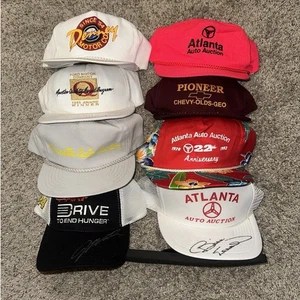 Vintage Posten von 8 SnapBack Trucker und Sportmützen Atlanta Autoauktionen - Bild 1 von 4