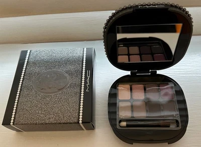 Sombra de ojos MAC Keepsakes ojos de ciruela 8 colores ¡NUEVA EN CAJA EXCELENTE RELLENO DE MEDIAS NAVIDEÑAS! Foto 1 de 4