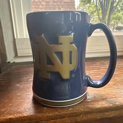 Taza de café esculpida irlandesa Notre Dame Fighting NCAA - Marcas Boelter - Foto 1 de 4