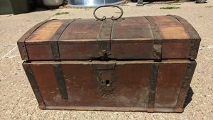 Early 1800s SCANDINAVIAN ORIGINAL  SMALL STORAGE BOX CHEST FOLK ART VALUABLES  - Picture 1 of 19