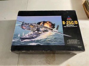 Accurate Mini. B25C/D MITCHELL Flugzeug Bausätze 3432-0200. Maßstab 1:48 - Bild 1 von 2