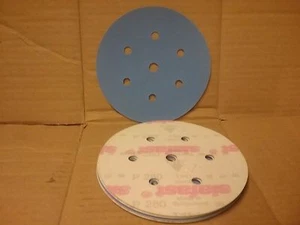 P240 Dischi abrasivi gancio e anello 150 mm confezione 7 fori (25) 6" pastiglie abrasive - Foto 1 di 2