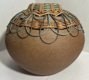 Hilda Kidd Wiesenmeyer 2004 Basket Pottery 7.75” Vase Excellent No Breaks/Losses - Picture 1 of 17
