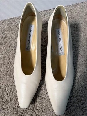 Zapatos Via Spiga para mujer talla 9 hechos en Italia. Bombas Off White. Todo cuero. Foto 1 de 4