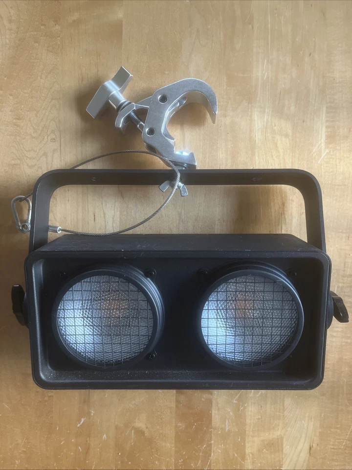 CHAUVET DJ SHOCKER P2 DUAL ZONE BLINDER W/WHITE LEDS - LIGHTLY USED W/ORIG BOX - Image 1 of 4