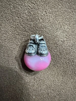 James Avery Bebé Niña Zapatos Acabado Rosa Claro Arte Vidrio Dije Retirado *Leer* Foto 1 de 4