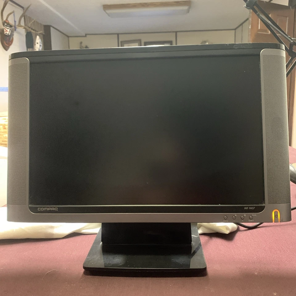 Compaq WF1907 19" Monitor - Image 1 of 4