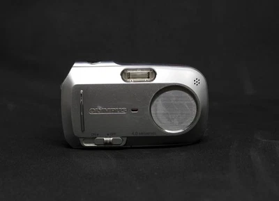 Olympus C-470 Silver 4.0MP digital compact camera (NOT WORKING) - Image 1 of 4