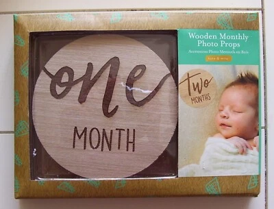 Accesorios para fotos mensuales de embarazo de bebé Kate & Milo de madera nuevos en caja Foto 1 de 2