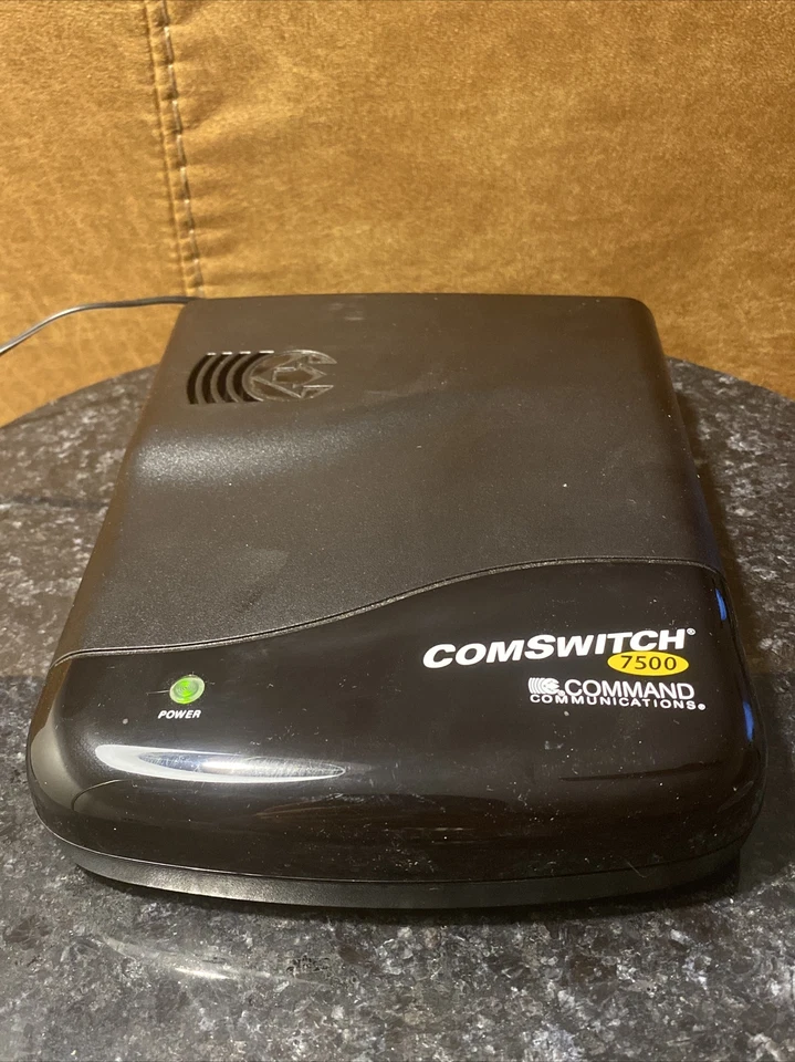 COMMAND COMSWITCH 7500 PHONE COMPUTER MANAGEMENT 4 Ports Multi line POWERS UP - Image 1 of 4
