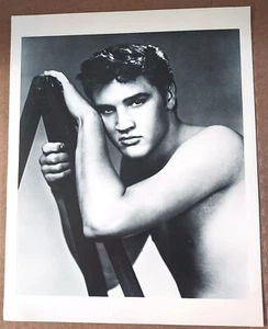 Elvis Presley - 8 x 10 Black & White Upper Body Shot from 1950's - Bild 1 von 1