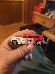 Johnny Lightning Team Packard Krankenwagen mit Alfred Hitchcocks Schwindel! lose - Bild 1 von 6