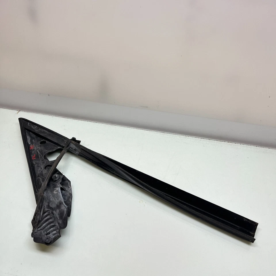 2014-2016 BMW 328I GT F34 FRONT LEFT DOOR WINDOW BELT WEATHERSTRIP SEAL 7289939 - Image 1 of 4