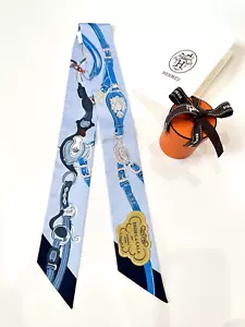 HERMES SEIDE BRAUT DE GALA APPLIKATION PIQUE BLAU MARINE WEISS GELB TWILLY Wickeloptik - Bild 1 von 15