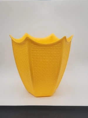 MCM Vintage Amarillo Fesco Imitación Pagoda Plástico Cesta Foto 1 de 4