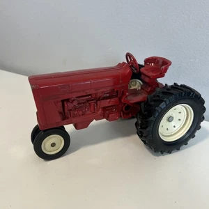 Vintage ERTL Red International Harvester Steerable Metal Tractor 1:16 Made USA - Picture 1 of 9