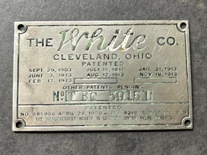 Antiguo emblema de placa de insignia automotriz vintage de The White Motor Co. Cleveland Ohio - Imagen 1 de 5
