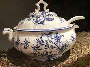 Lovely Vintage Blue and White floral transfer ware Ceramic Soup Tureen, Ladle - Picture 1 of 11