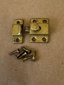Vtg. Small Cabinet Catch Jelly Cupboard Latch Cast Iron with Screws - Imagen 1 de 11