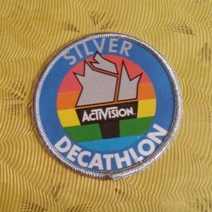👀🕹~ Parche Activision Videojuego Atari Vintage Años 80 - Medalla de Plata Decathlon ~ - Imagen 1 de 1