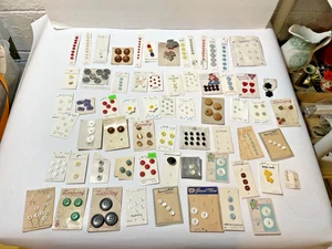 Vtg Lot 62 Carded Buttons Lansing, Le Chic, Le Bouton, La Mode, Styletone JBH - Picture 1 of 7