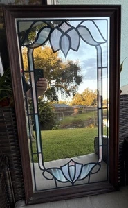 Abgeschrägter Nussbaum gerahmt Vintage 1980er Faux Tiffany Spiegel Marcel floral gebeizt - Bild 1 von 11