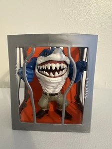 1994 STREET SHARKS giocattolo RIPSTER 6" action figure Street Wise Designs con gabbia - Foto 1 di 15