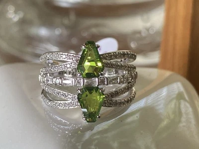 BP August 2025 Bday Ring~Sprinkled Leafy Luxury RG86906~LC Peridot, Rhodium, S9 - Image 1 of 4