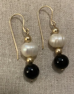 Vintage handgefertigte 14K Gold natürliche Perle Onyx Tropfen hängende Ohrringe - Bild 1 von 7