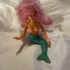 Vintage 1990 ~ Gummi Meerjungfrau Puppe ~ rosa Haare ~ große blaue Augen ~ Kawaii T&T - Bild 1 von 7