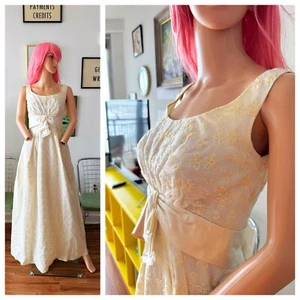 💒 Vtg 50s Lazarus of Roanoke Wedding Party Evening White Brocade Train Dress S - Picture 1 of 11