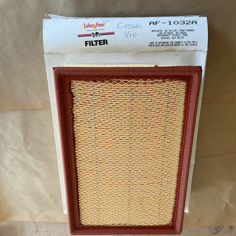 Filtro de aire del motor Luberfiner Af-1032A Ford Bronco, Crown Victoria, E-150, F-150 Foto 1 de 1