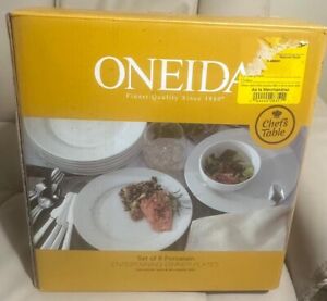Oneida Dinner set 8 Plates