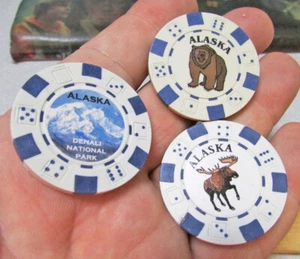 Alaska Souvenir Ton weiß Pokerchips, 3er Set mit Elch, Bär & Denali Aufklebern - Bild 1 von 2
