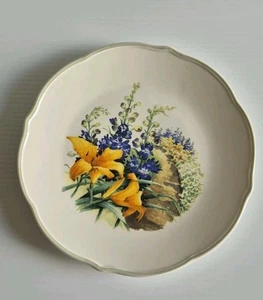 Lenox Floral Meadow 9 inch Plate...Daylily..NEW - Picture 1 of 3