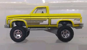 Hot Wheels 83 Chevy Silverado Off-road Custom 4x4 Yellow 2014 Loose Rare - Picture 1 of 7