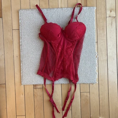 Lencería de encaje rojo medianoche Seven til talla pequeña corsé con Garders Bustier $36 Foto 1 de 4