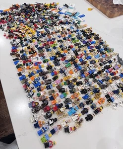230 minifiguras Lego Star Wars Marvel & City más cientos de accesorios adicionales - Imagen 1 de 24