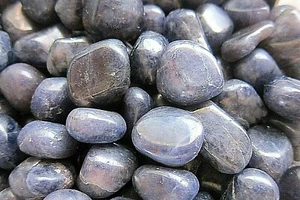 1X Iolite Tumbled Stone 20mm India Healing Crystal Third Eye Clear Vision - Picture 1 of 5