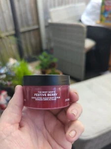 The Body Shop Festive Berry Exfoliating Sugar Body Scrub Mini 50ml Brand New - Picture 1 of 3