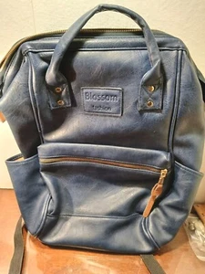 Zaino in pelle morbida alla moda blu con cinghie e manici multitasche - Foto 1 di 9