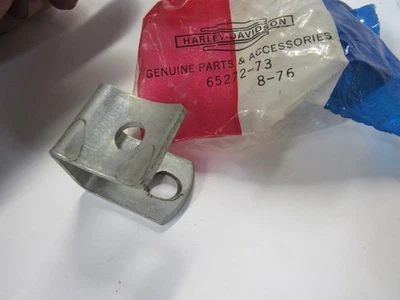 Soporte de montaje silenciador delantero Harley-Davidson Super Glide FXE 65272-73 Foto 1 de 2