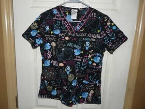 Disney Finding Nemo Womens Scrub Top Sz XS Medical Nurse Fish Pockets - Picture 1 of 11