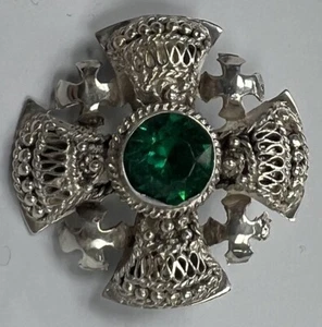 Broche broche cruz maltesa Jerusalén plata fina .999 con piedra central VERDE - Imagen 1 de 3