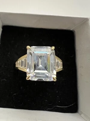Anillo de plata esterlina JCL corte esmeralda circonita cúbica con baguettes circundantes superposición de oro 9 Foto 1 de 4